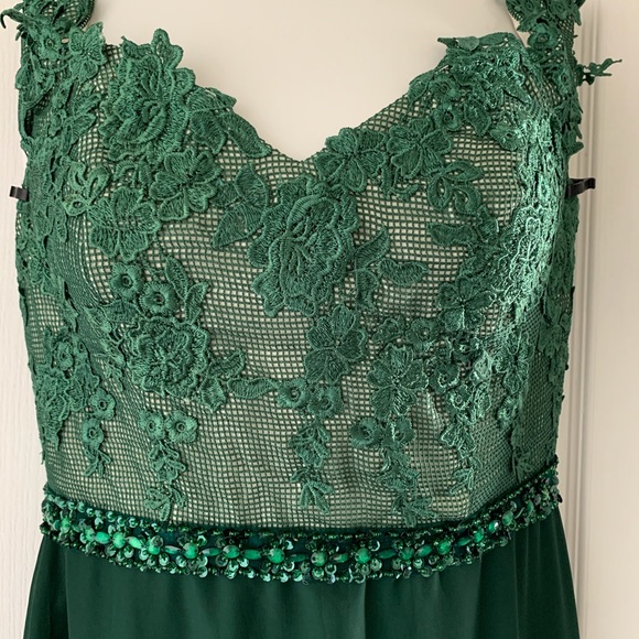 Emerald evening gown with train size 12 - Picture 4 of 8